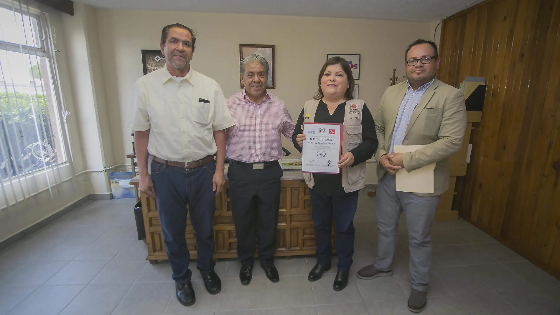 PRI entrega reconocimiento por 40 Aniversario de El Sol de San Juan del Río.  Foto César Ortiz  El Sol de San Juan del Río.